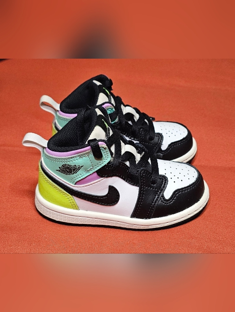 Jordan 1 Mid 6CPastel Black Toe (TD)